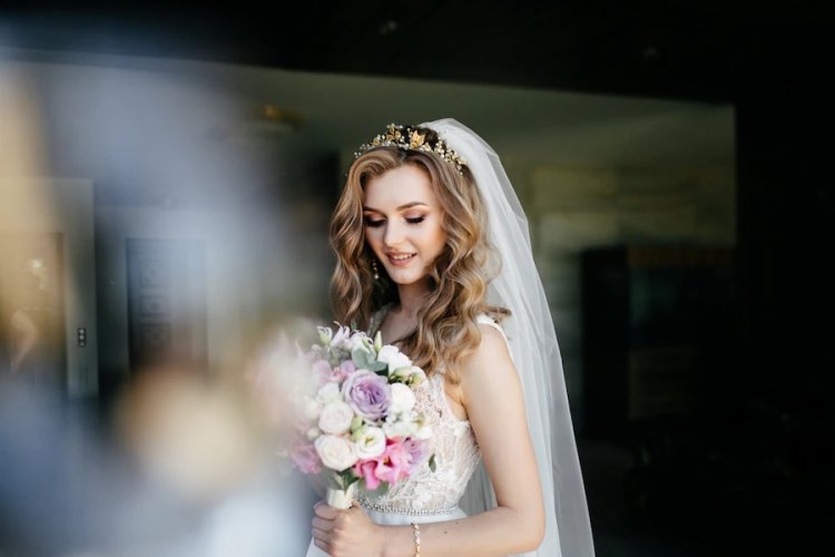 Top 8 Important Things In A Bridal Makeup Package